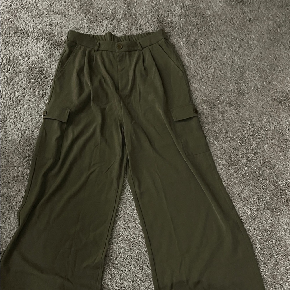 Olive Green Wide-Leg Cargo Pants